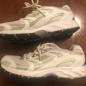 New Balance female sneakers size 10 pre-own